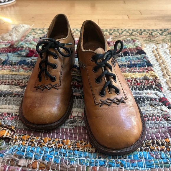 Vintage 70s Tan Leather Women's Flats - Picture 16 of 16